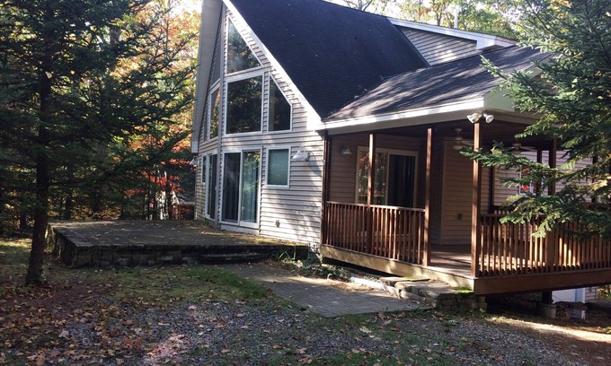 Moultonborough House | Suissevale Beach Access Home is close to States Landing Beach