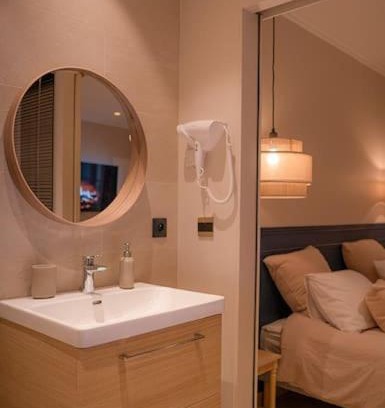 Collobrieres Apartment | Suite de Luxe Jacuzzi balnéo,King size Bed