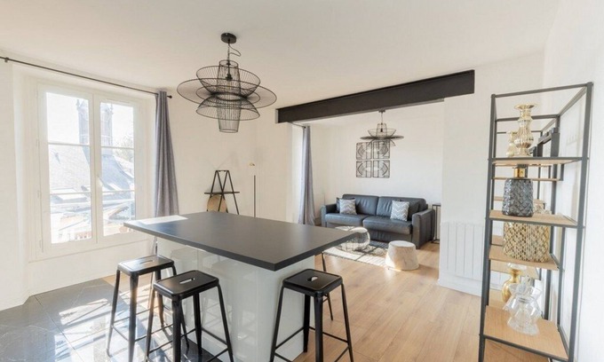 Epernay Apartment | Suite GATSBY - 6 peopleAt just 2 minutes' walk from avenue de Champagne!