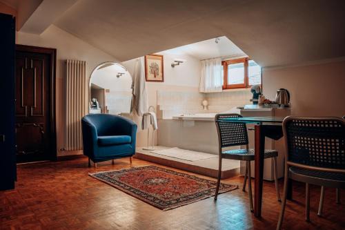 Senigallia House | Suite in Open Space con Jacuzzi in Villa Iris, Parcheggio Privato in Giardino, in Centro Città