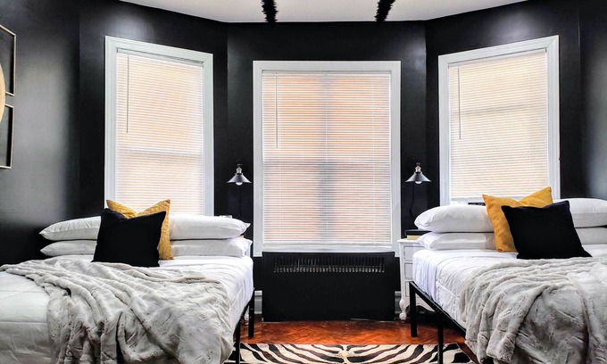 Weequahic House | SUITE JERSEY: Stylish Suite for Lg Groups + Outdoor Event Space Near NYC & EWR