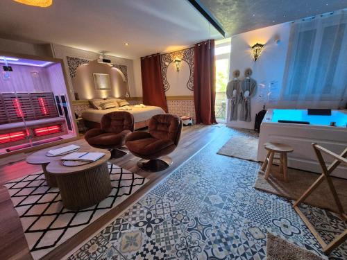 Serrieres Apartment | Suite Luxe Spa Balneo Sauna Hammam Projecteur