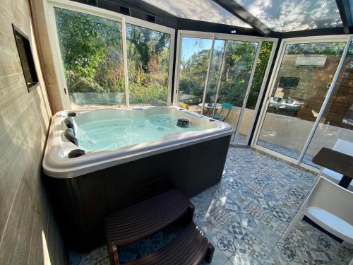 Les Pennes-Mirabeau Bed & Breakfast | suite phantastica