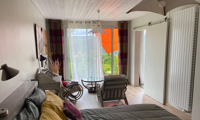 Saint-Sauves-d'Auvergne Bed & Breakfast | Suite with terrace, overlooking the Monts du Sancy, near La Bourboule.