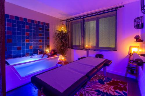 Amiens Apartment | Suite ZEN 2 chb 45m2 Centre ville Spa &Table massage