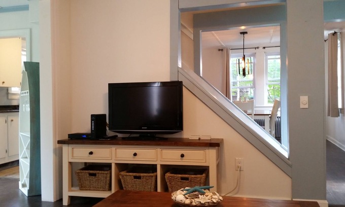Narragansett Pier House | Summer 2024 Beach Getaway! Don’t miss out on a vacation in Narragansett Pier