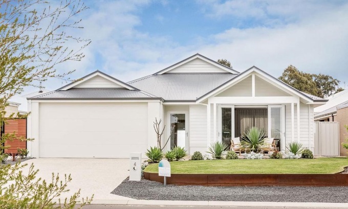 Dunsborough House | Summer Daze Dunsborough
