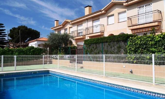 Miami Platja Ski Chalet | Summer House with Private Garden, BBQ & Pool · UHC CASA MAGNOLIA