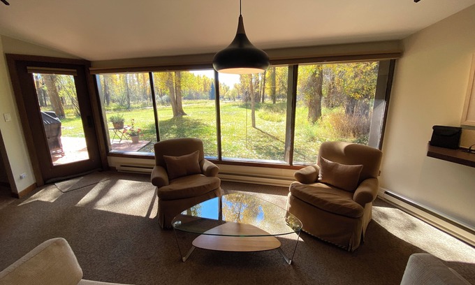 Wilson House | Summer Retreat - 5 Acre paradise Close to everything!
