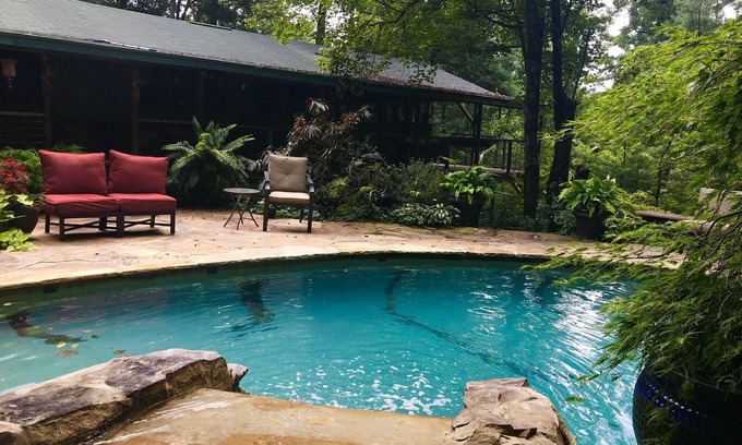 McMillan Hidden Valley Cabin | Summer Special - Cozy, Private Cabin, Mountain View, Pet Friendly