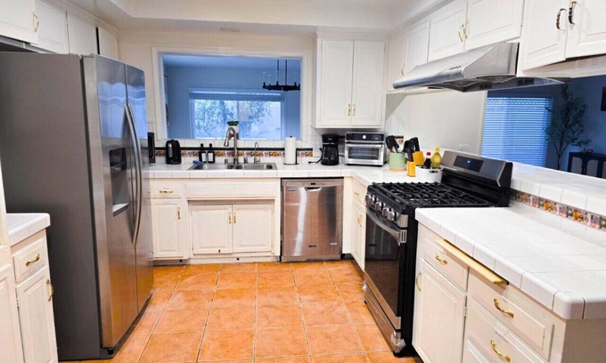 Hacienda Heights House | Summerset Hideaway Pool w/tub BBQ - 4 bedrooms