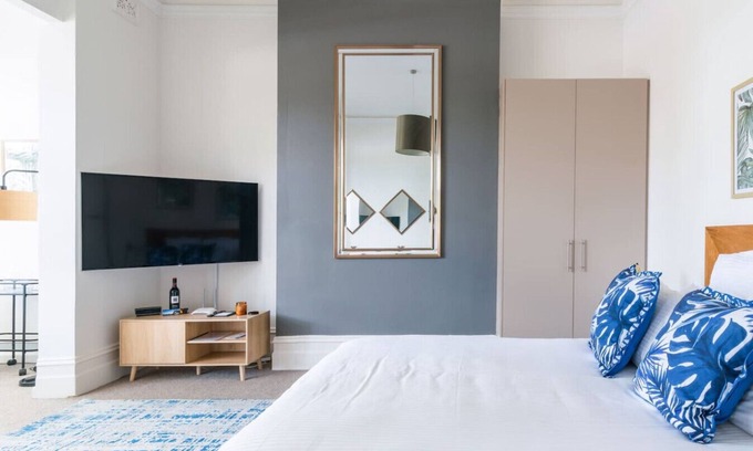 North Sydney Apartment | Sun Drenched Ground Floor Studio with Patio