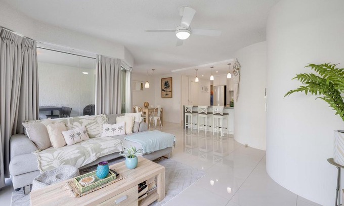 Mooloolaba Apartment | Sun Filled Getaway at Mainsail