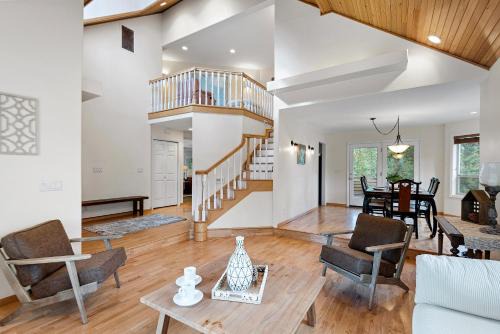 Redmond House | Sun Haven - Meredith Lodging