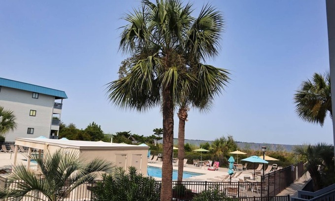 Tybee Island Condo | Sun, Sand and Pool : Condo at Savannah, Tybee