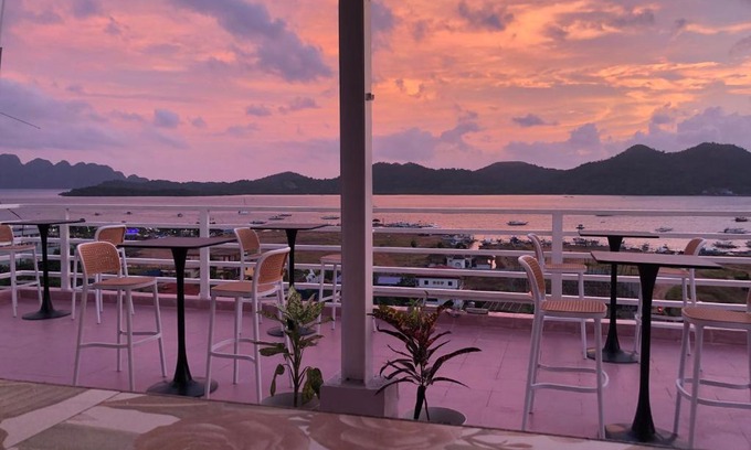 Coron Town Proper Hotel | Sunburn Suites and Rooftop Bar