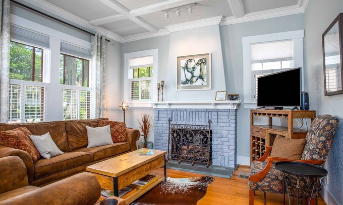 Fredericksburg House | Sunflower Haus | Great Location | Fire Pit