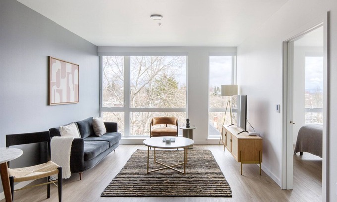 Judkins Park Apartment | Sunlit Central District 1BR w/Gym & BBQ, nr downtown, by Blueground