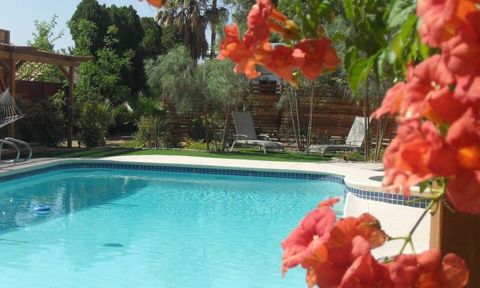 Paradise House | Sunlit Villa - Sophisticated, Luxurious, Elegant, minutes from the Strip