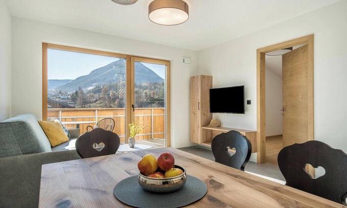 Lana Apartment | "Sunnig - Apartment Abendsonne" with Mountain View, Balcony & Wi-Fi