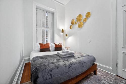 Center City West Apartment | Sunny 1BR in Center City with King Sized Memory Foam Sofa Bed