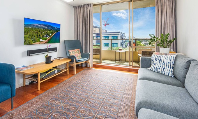 Spring Hill Apartment | Sunny 2-Bedroom Apartment with Views Brisbane CBD