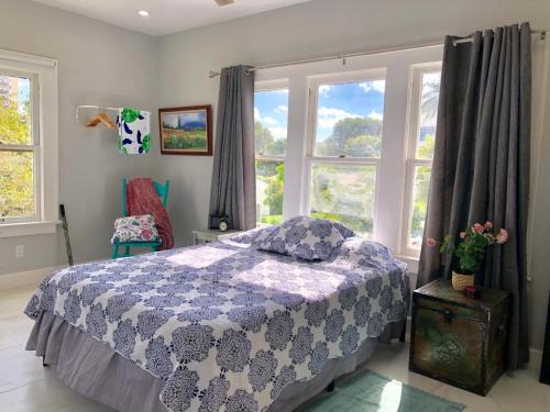 East Little Havana House | Sunny and Charming Suite next to MIA