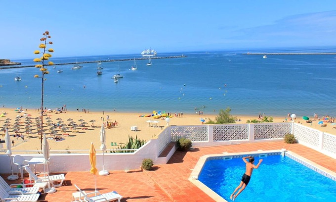 Ferragudo Apartment | sunny ap. for 2-6 people, exclusive 1a location directly on the beach by the sea