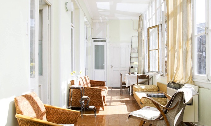 Chugureti Apartment | Sunny Apartment in the Old Town