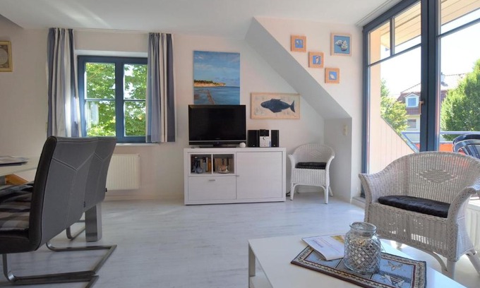Ostseebad Boltenhagen Apartment | Sunny Apartment Near Boltenhagen Beach with Balcony