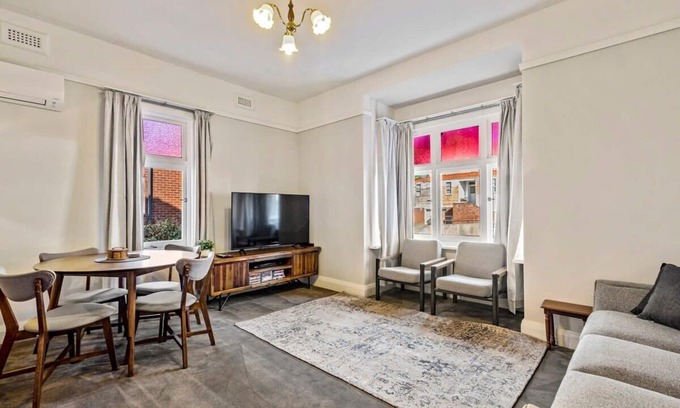 Hobart Central Business District Apartment | Sunny apartment on the fringe of the CBD