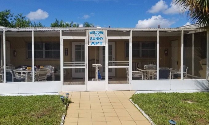 Warm Mineral Springs Apartment | Sunny Apartments a block from Warm Mineral Springs