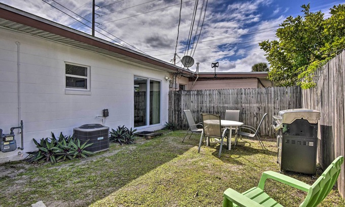 Cocoa Beach Apartment | Sunny Cocoa Beach Home: Walk to Sea + Attractions!