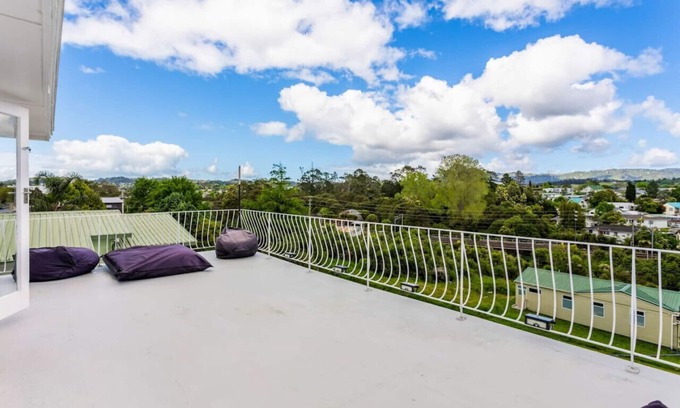 Henderson Apartment | Sunny Side Getaway with views and deck