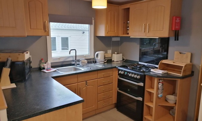 St Leonards-On-Sea House | Sunrise - quiet area on Beauport (D/F)