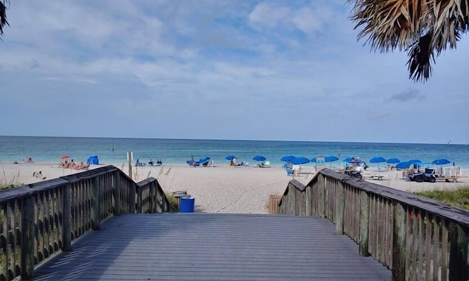 Englewood Cottage | Sunrise to Sunset Tropical Paradise