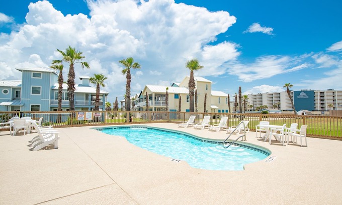 Port Aransas Condo | Sunrise Villas 208- Pool & Boardwalk to the beach