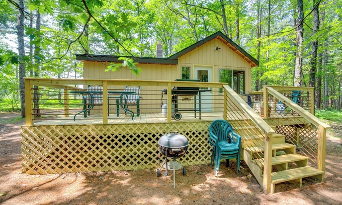 Marquette Cottage | Sunroom, Deck & Grills: Marquette Cottage!