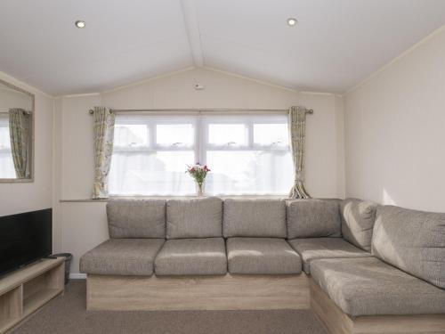 Looe House | Sunset Caravan