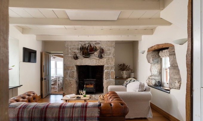 Lower Boscaswell Cottage | Sunset Cottage. Sea views, dog friendly, parking