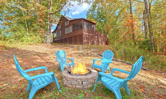 Helen Cabin | Sunset Overlook - Pet Friendly Family Cabin with Gorgeous Sunset Views