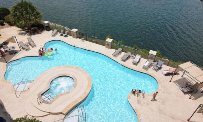 Lago Vista Condo | Sunset Paradise on Lake Travisnn