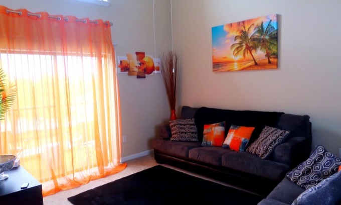 Paw Creek Apartment | Sunset Stays w/2QB/Balcony/3 Mins from Shopping & Dining