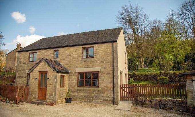 Matlock Cottage | SUNSET VIEW, pet friendly, character holiday cottage in Wirksworth