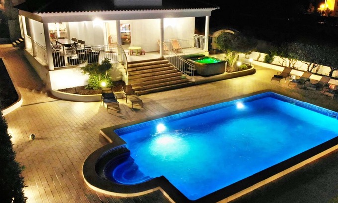 Olhos D'Agua Villa | Sunset Villa by Laranjal Rentals
