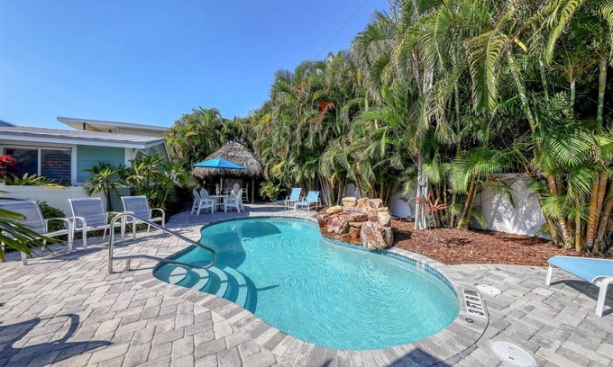 Ilexhurst Condo | Sunset Villa D by Beach Boutique Rentals