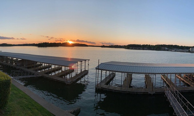 Lake Hamilton House | "Sunsets on Hamilton" Lakefront Condo!
