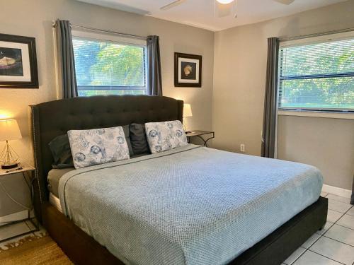 Cooper City House | Sunshine Acre 2B 2B King Master Suite, BIG Yard