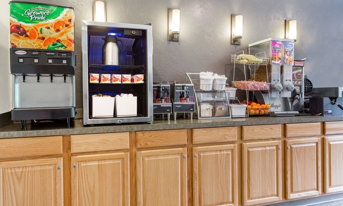 West Hills Hotel | Super 8 by Wyndham Bremerton