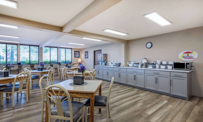 Butte Hotel | Super 8 by Wyndham Butte MT